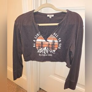 🌟MESSY BUN JUST CHILLIN LONG SLEEVE CROP TOP SIZE MEDIUM PTP 19 INCHES